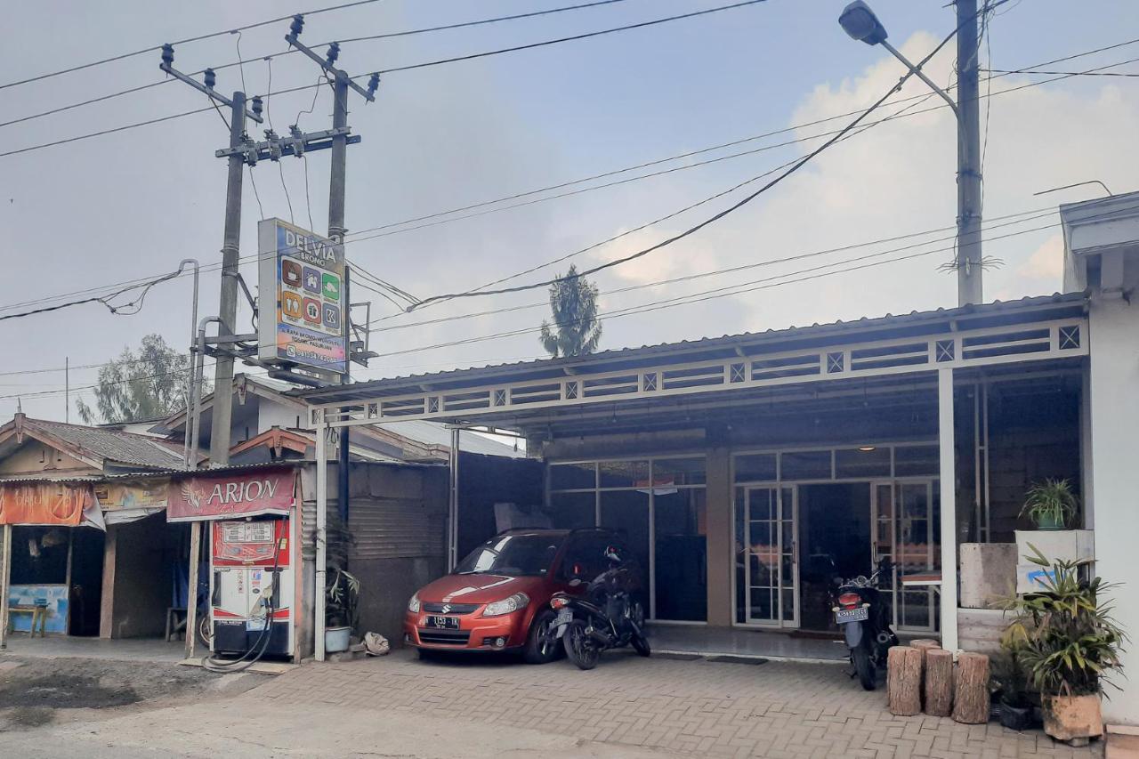 Delvia Bromo Homestay Mitra Reddoorz Pasuruan Bagian luar foto